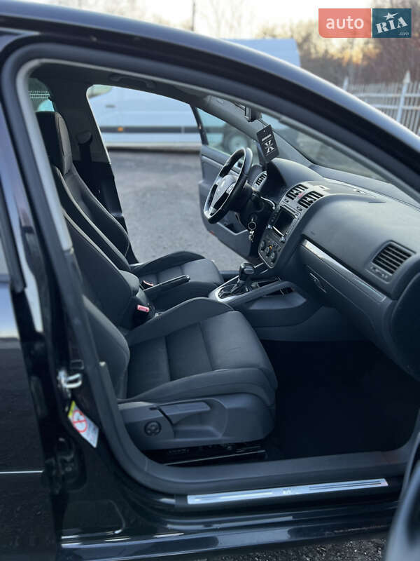 Хетчбек Volkswagen Golf 2008 в Рівному