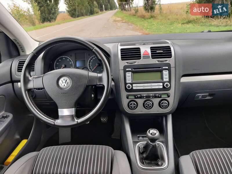 Хэтчбек Volkswagen Golf 2008 в Нежине