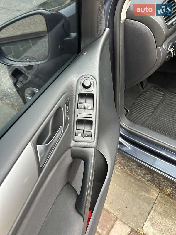 Хэтчбек Volkswagen Golf 2012 в Харькове