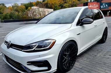 Хэтчбек Volkswagen Golf 2019 в 