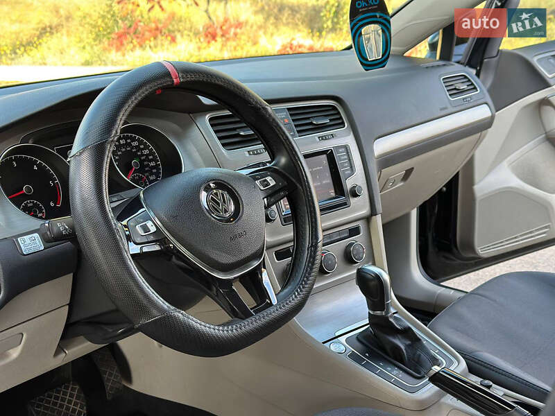 Універсал Volkswagen Golf 2015 в Дніпрі
