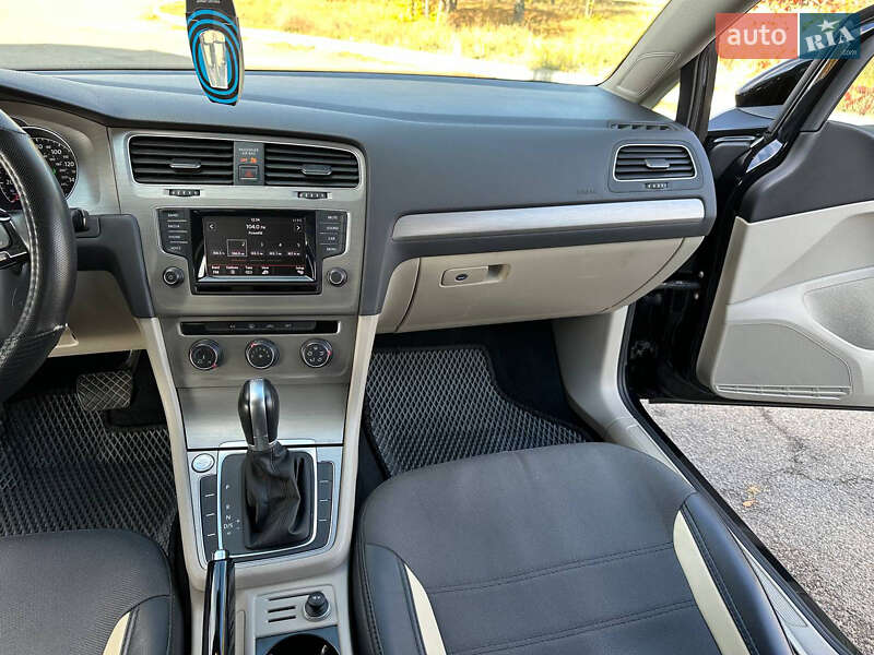 Універсал Volkswagen Golf 2015 в Дніпрі