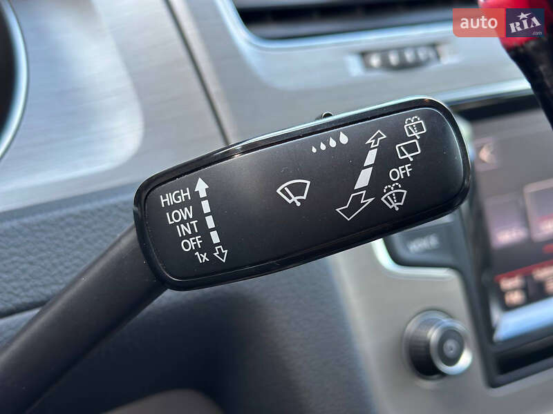 Універсал Volkswagen Golf 2015 в Дніпрі