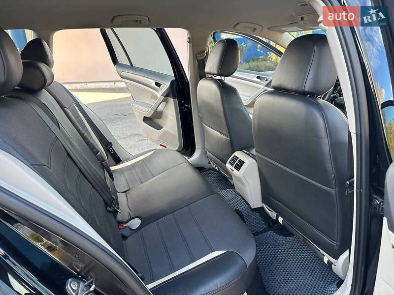 Універсал Volkswagen Golf 2015 в Дніпрі