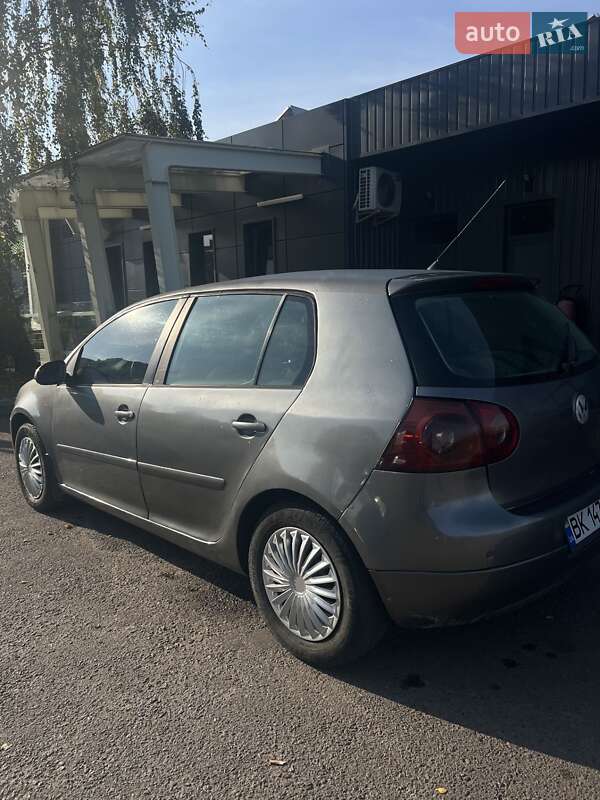 Хетчбек Volkswagen Golf 2005 в Рівному