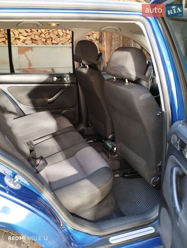 Хэтчбек Volkswagen Golf 2001 в Кутах