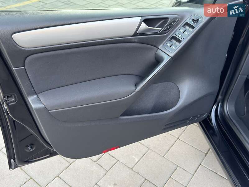 Хэтчбек Volkswagen Golf 2009 в Нововолынске