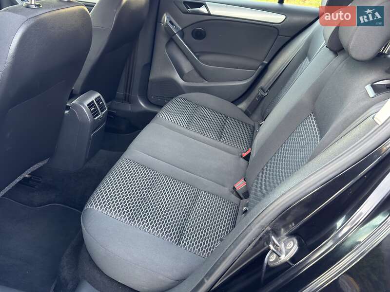Хэтчбек Volkswagen Golf 2009 в Нововолынске