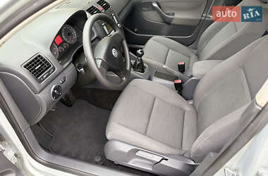 Хэтчбек Volkswagen Golf 2008 в 