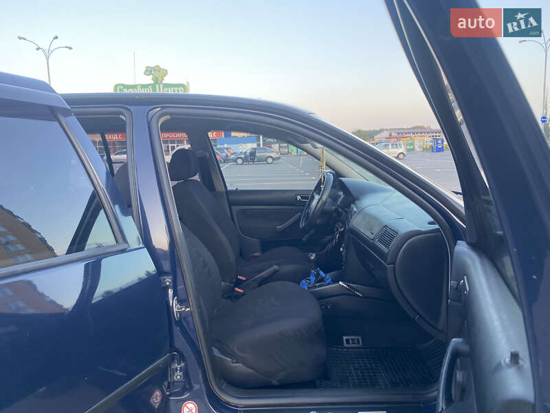 Хэтчбек Volkswagen Golf 2003 в Каменец-Подольском