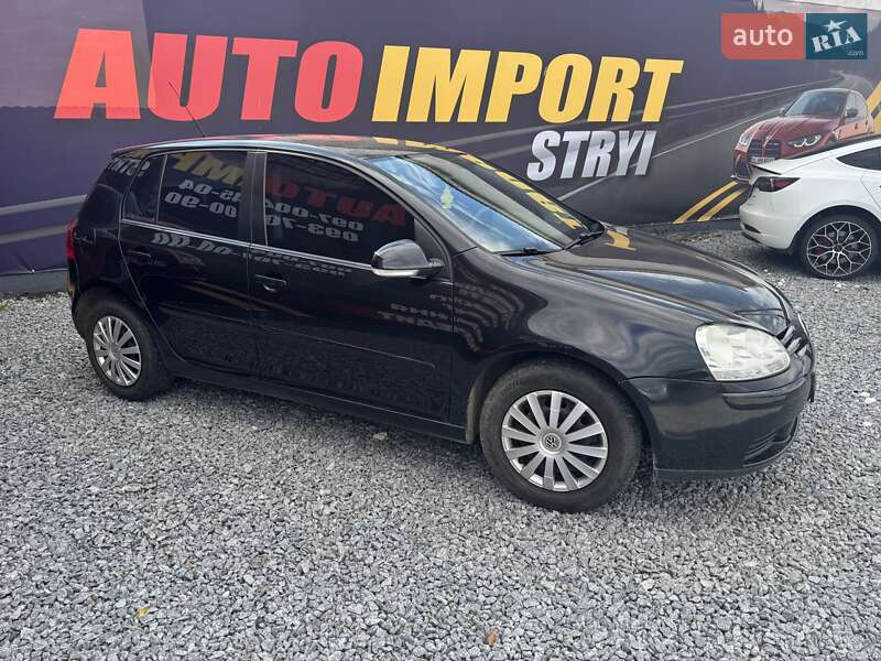 Хетчбек Volkswagen Golf 2005 в Стрию