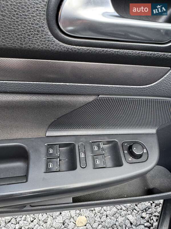 Хетчбек Volkswagen Golf 2005 в Стрию