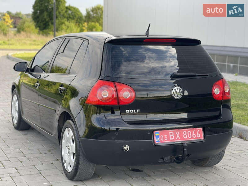 Хетчбек Volkswagen Golf 2008 в Рівному