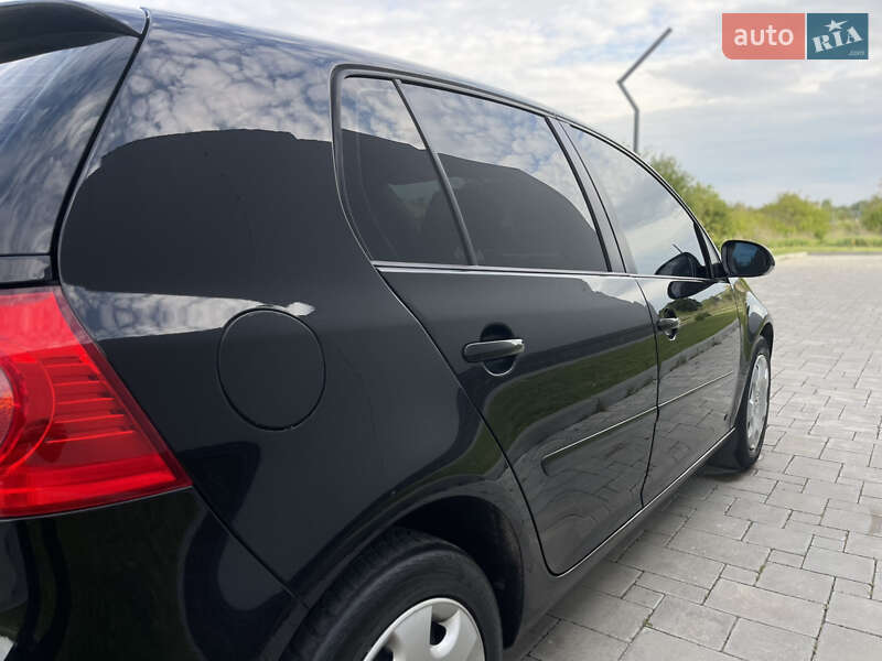 Хетчбек Volkswagen Golf 2008 в Рівному