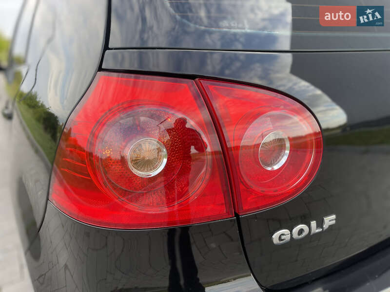 Хетчбек Volkswagen Golf 2008 в Рівному