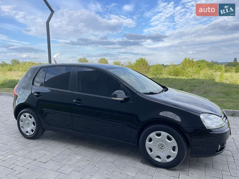 Хетчбек Volkswagen Golf 2008 в Рівному