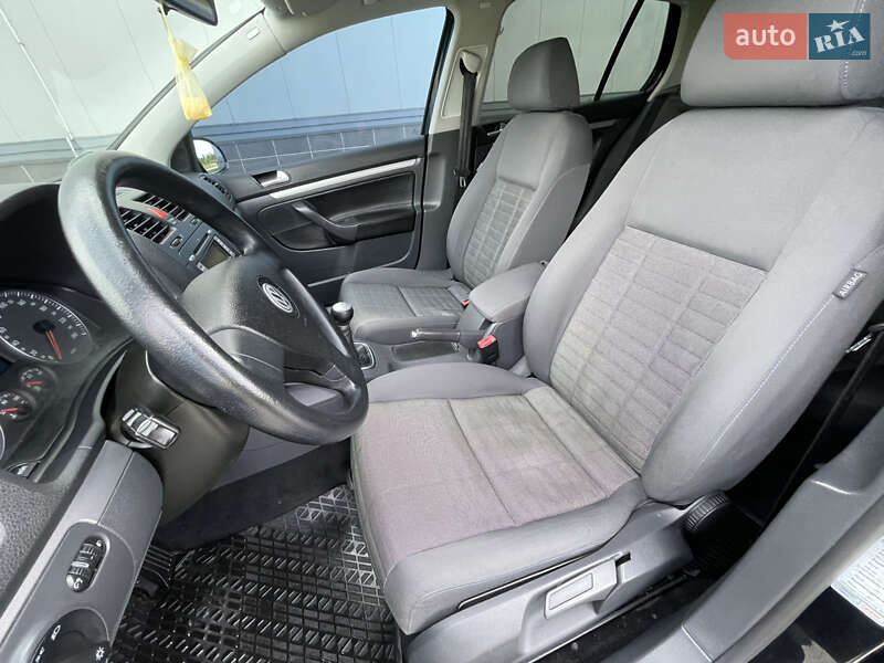 Хетчбек Volkswagen Golf 2008 в Рівному