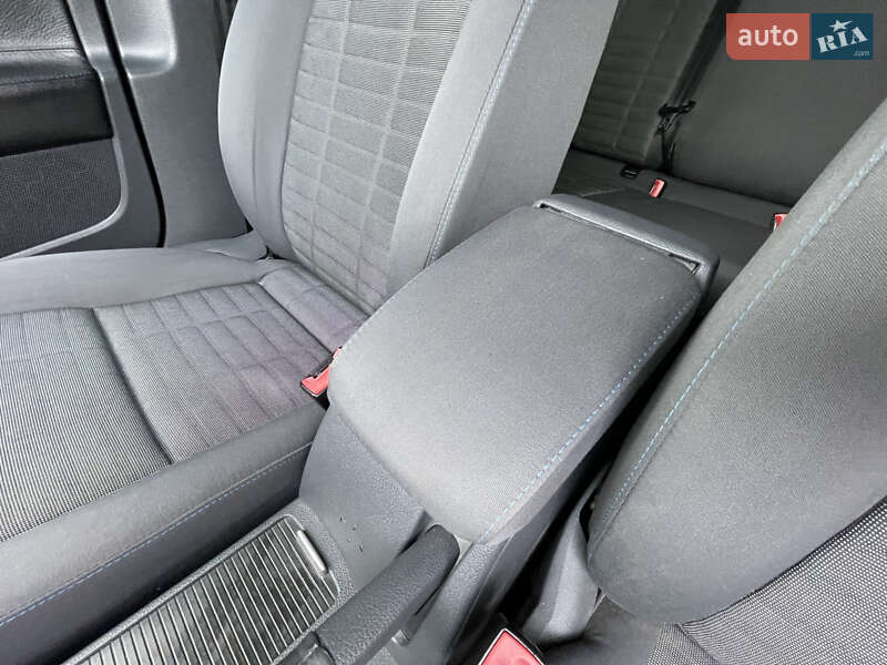 Хетчбек Volkswagen Golf 2008 в Рівному