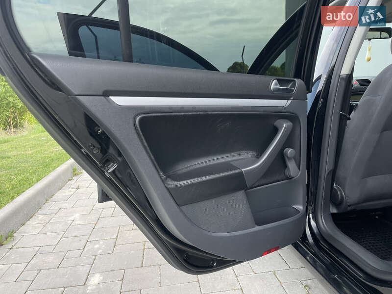 Хетчбек Volkswagen Golf 2008 в Рівному