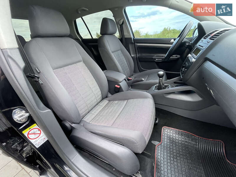 Хетчбек Volkswagen Golf 2008 в Рівному