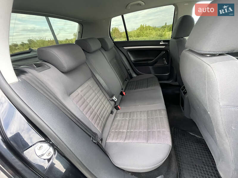 Хетчбек Volkswagen Golf 2008 в Рівному