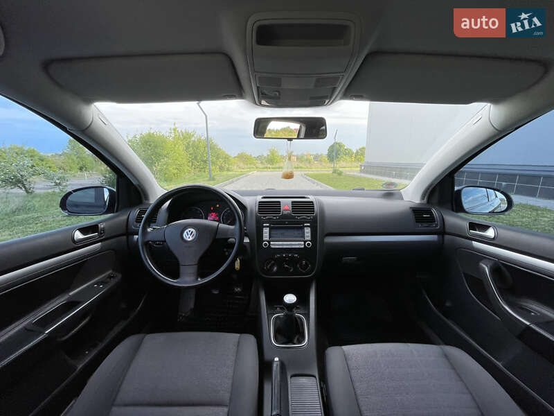 Хетчбек Volkswagen Golf 2008 в Рівному