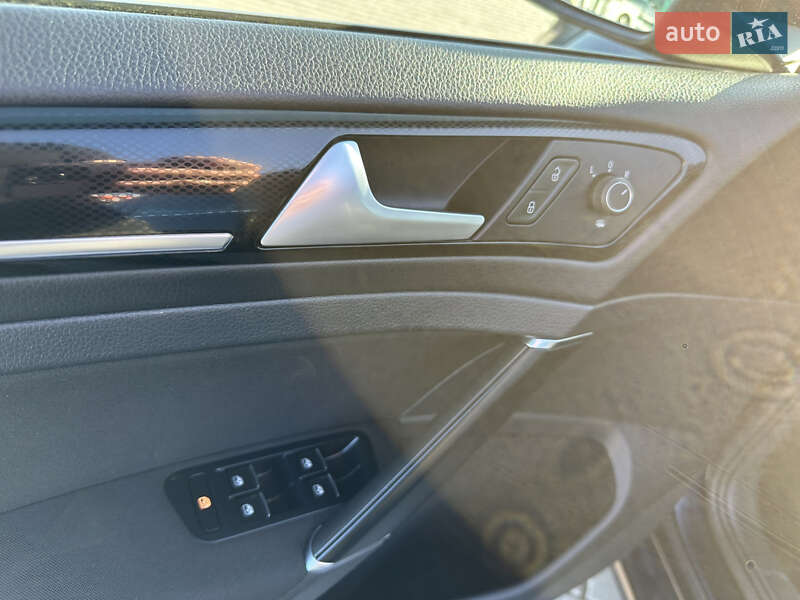 Универсал Volkswagen Golf 2016 в Лопатине фото 23 Универсал Volkswagen Golf 2016 в Лопатине