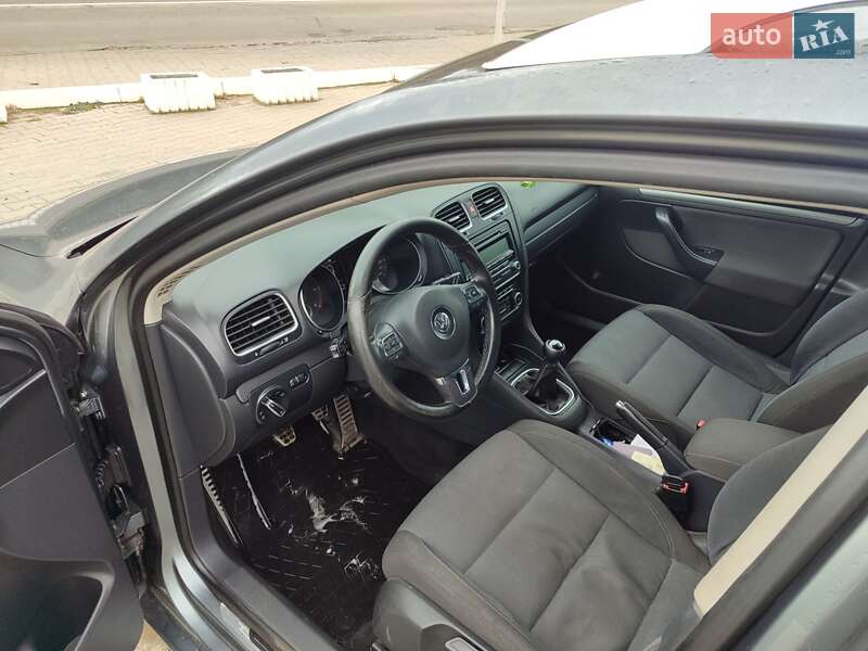 Универсал Volkswagen Golf 2011 в Черновцах