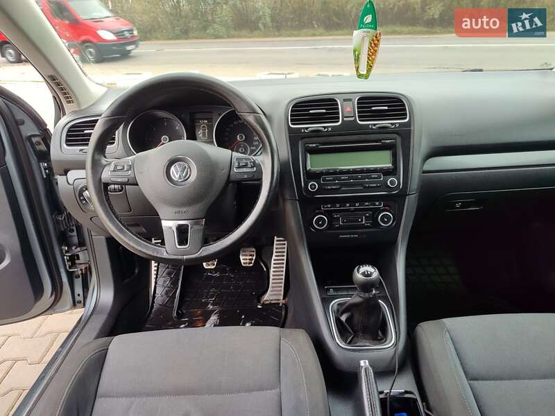 Универсал Volkswagen Golf 2011 в Черновцах