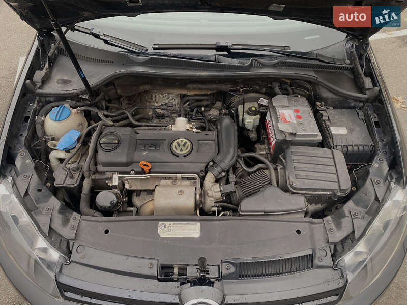Хэтчбек Volkswagen Golf 2010 в Киеве
