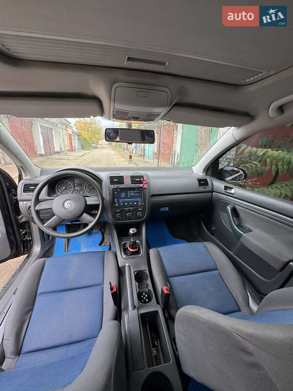 Хетчбек Volkswagen Golf 2004 в Миколаєві