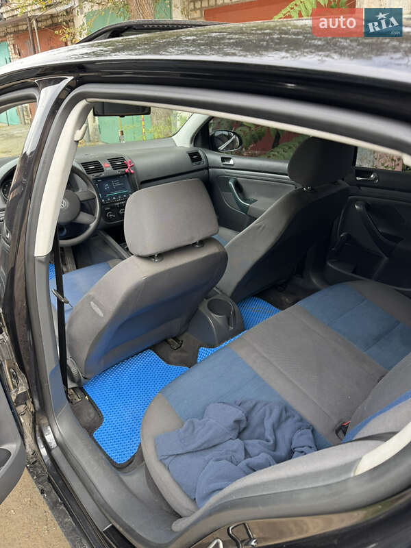 Хетчбек Volkswagen Golf 2004 в Миколаєві