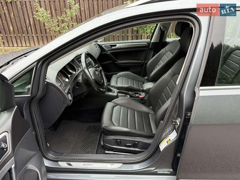 Універсал Volkswagen Golf 2016 в Києві