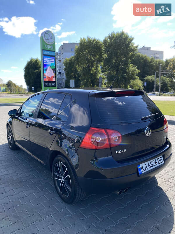 Хетчбек Volkswagen Golf 2006 в Києві
