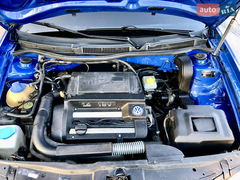 Хэтчбек Volkswagen Golf 2002 в Змиеве