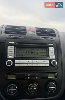 Хэтчбек Volkswagen Golf 2007 в 