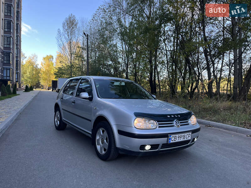 Хетчбек Volkswagen Golf 2001 в Чернігові