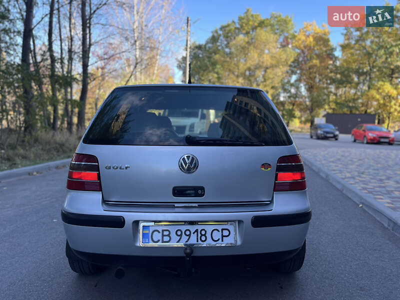 Хетчбек Volkswagen Golf 2001 в Чернігові