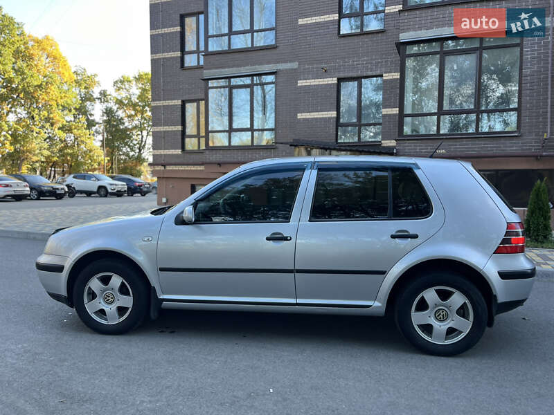 Хетчбек Volkswagen Golf 2001 в Чернігові