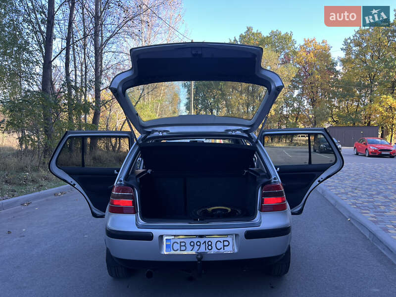 Хетчбек Volkswagen Golf 2001 в Чернігові