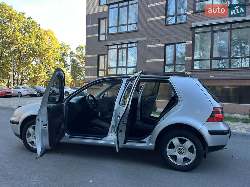 Хетчбек Volkswagen Golf 2001 в Чернігові