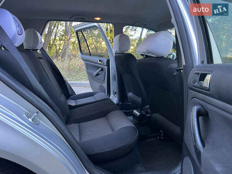 Хетчбек Volkswagen Golf 2001 в Чернігові