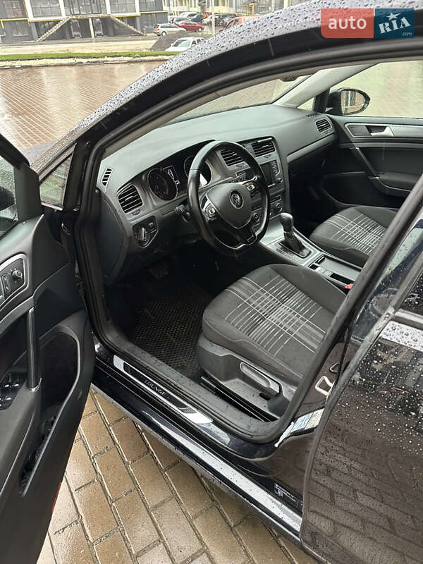 Хэтчбек Volkswagen Golf 2015 в Тернополе