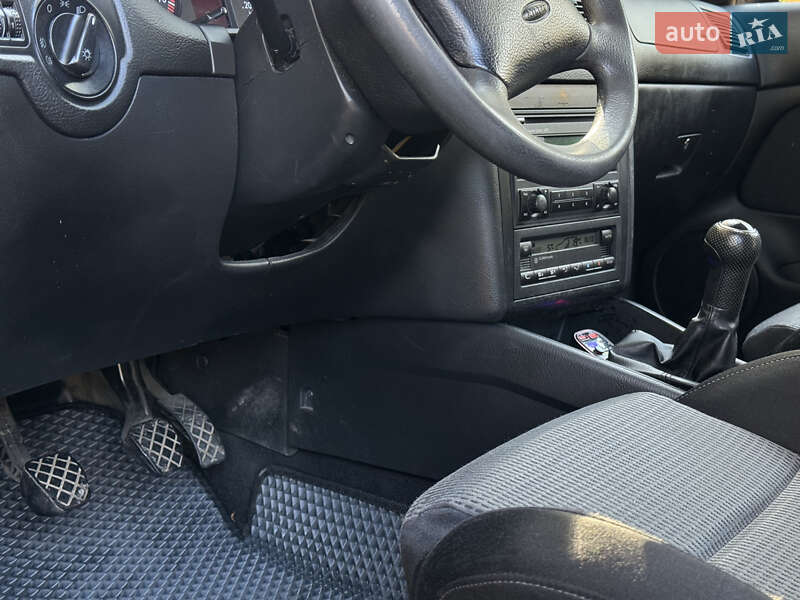 Універсал Volkswagen Golf 2005 в Дрогобичі