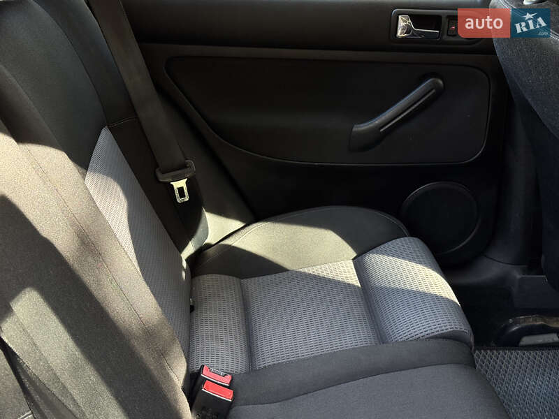 Універсал Volkswagen Golf 2005 в Дрогобичі