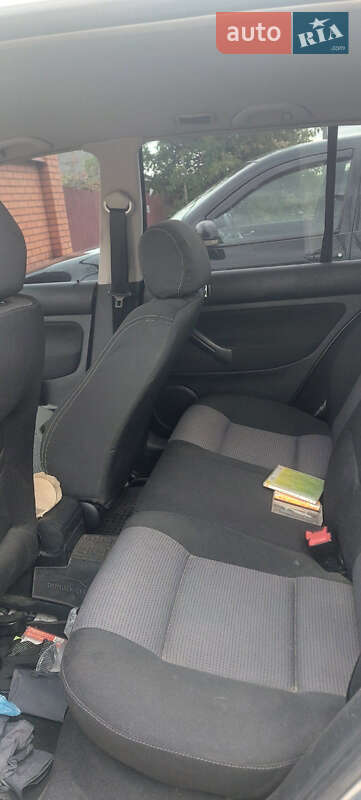 Хетчбек Volkswagen Golf 2003 в Миколаєві