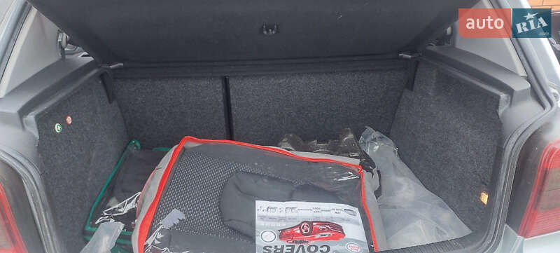 Хетчбек Volkswagen Golf 2003 в Миколаєві