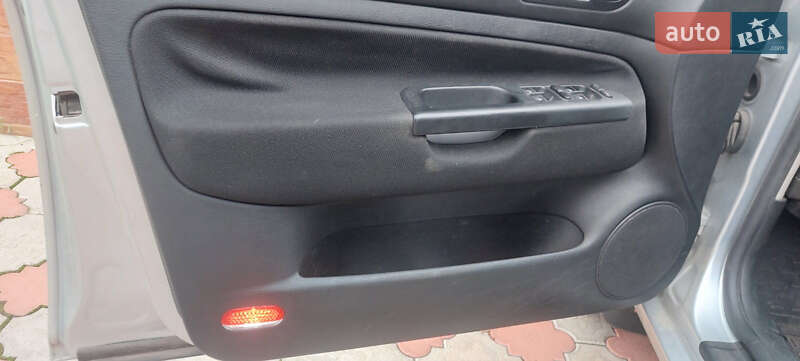 Хетчбек Volkswagen Golf 2003 в Миколаєві