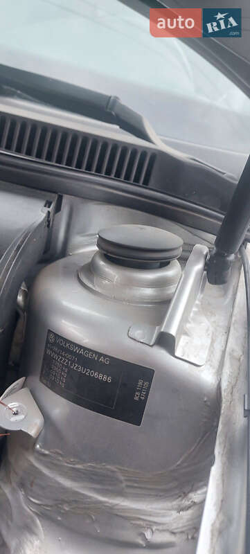 Хетчбек Volkswagen Golf 2003 в Миколаєві