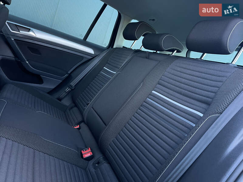 Универсал Volkswagen Golf 2014 в Львове
